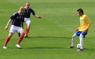 小鸟体育焦点-伊萨克爆射球门上角