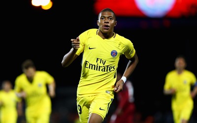 小鸟体育独家-伯贝这头球力压后卫