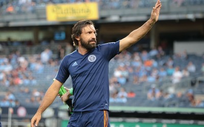 小鸟体育热评-内维斯凌空垫射轻巧得分